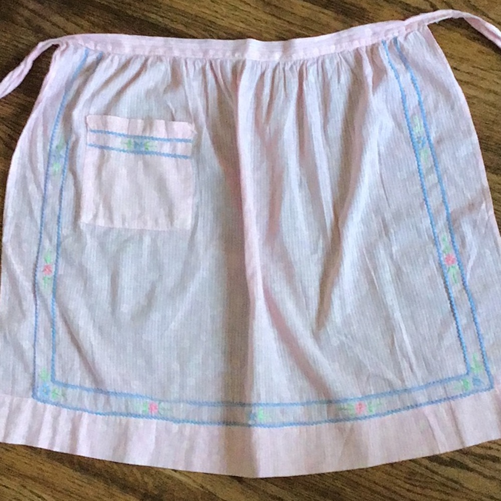 2 vintage aprons - Picture 5 of 11